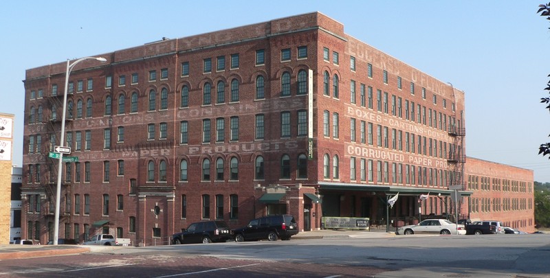Six-story Section: Built in four phases, the largest of the building's four structures is seen in the foreground. The Eggerss-O'Flyng Company markings are clearly visible on this classic, early twentieth-century warehouse.