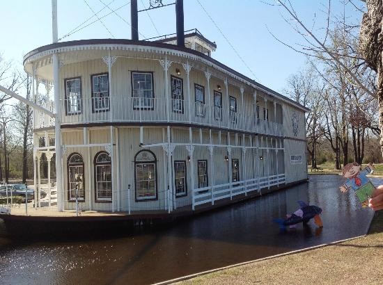 River Road Queen Welcome Center