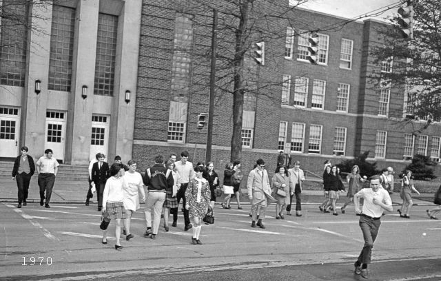 Students outside HEHS, 1970