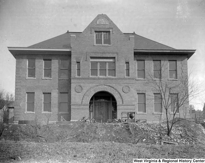 Seneca Elementary School, constructed in 1904, accommodated Morgantown's growing population, especially in the Sunnyside neighborhood. Photo courtesy of West Virginia and Regional History Center, WVU Libraries.