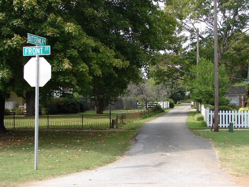 Front Street looking north to Buttermilk Alley