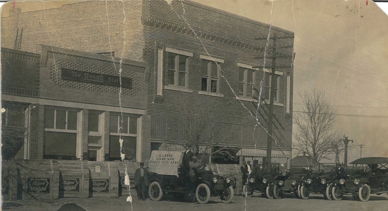 Wheel, Tire, Land vehicle, Building