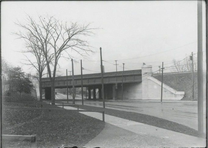 Bridge over Lake Avenue designed by Striebinger.