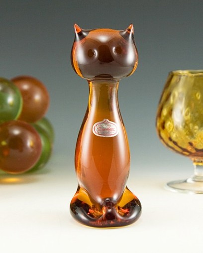 Hand formed stylized sitting cat by Rainbow Art Glass, circa 1960’s