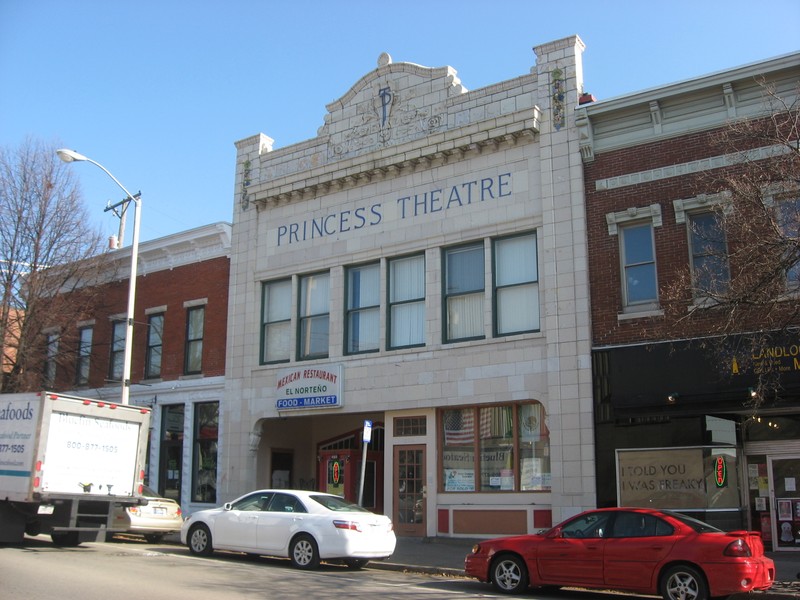 After the collapse of the auditorium, most of what truly remains of the Princess Theatre is represented by it's glazed white terracotta facade. The building was designed by firm Nichols & Nichols.