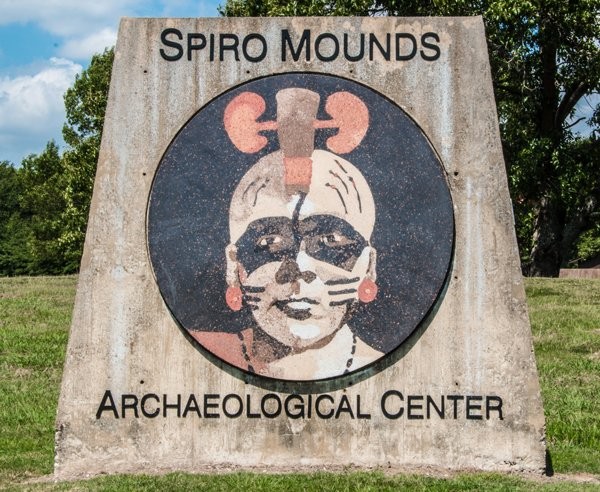 Spiro Mounds Archaeological Center (image from Crossroads)