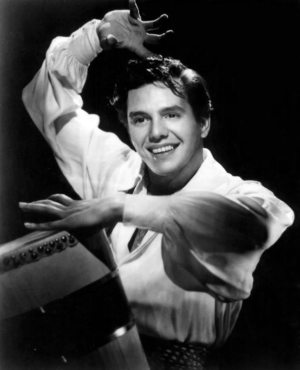 Desi Arnaz, who pioneered the three-camera setup of sitcoms.