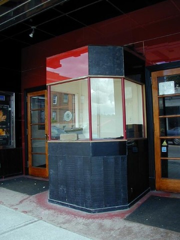 The classic theater retains its original box office structure, a hallmark of early theater designs in America. (CinemaTreasures user Gerald DeLuca).