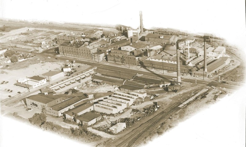 The sprawling Standard Ultramarine & Color Co. plant in Huntington