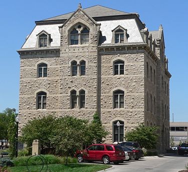 2012 photo of Old City Hall, Lincoln, Nebraska, as seen from Tenth Street (Ammodramus)