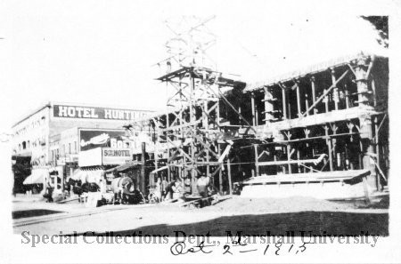 Construction of the  Fifth Avenue Hotel, Hotel Huntington in the background, in 1915