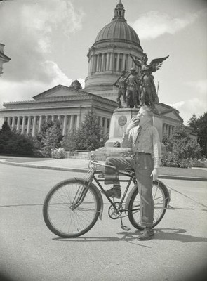 Shows the Legislative building, Winged Victory, and Governor Langlie's son Jimmie with a bicycle in the foreground, ca. 1940.
Susan Parish Photograph Collection, 1889-1990 (Secretary of State Digital Archives)
