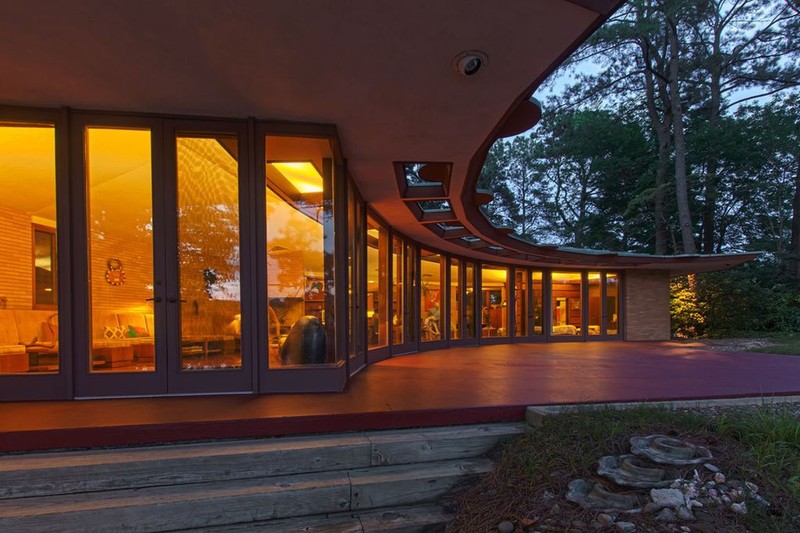 The curved great room faces Crystal Lake