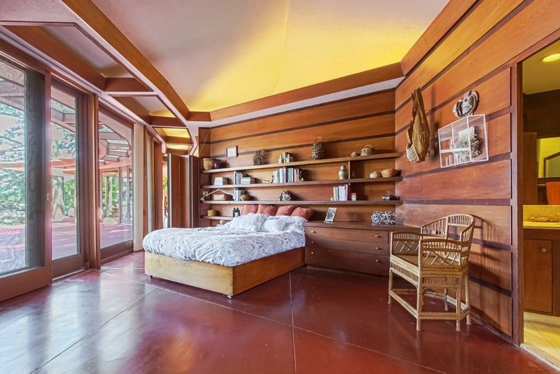 One of the rooms facing Crystal Lake.