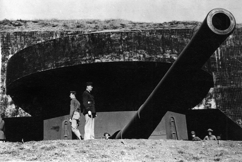 Battery Townsley with its 16 inch gun over looking the San Francisco Bay 