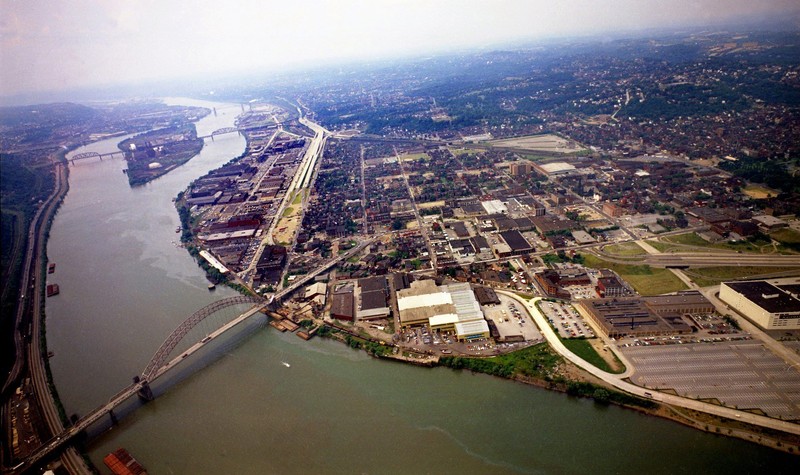 An aerial view of the bridge looking northwest and downriver from Pittsburgh.  