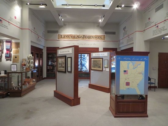 The shrine's wings contain various exhibits on Lincoln and the Civil War, featuring thousands of artifacts and artwork. Image obtained from TripAdvisor.