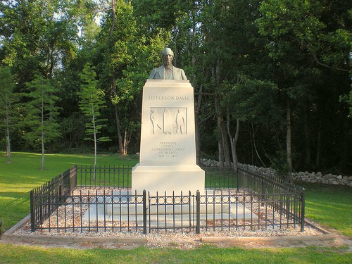 Mounment erected in 1939 at the exact spot that Jefferson Davis was captured.