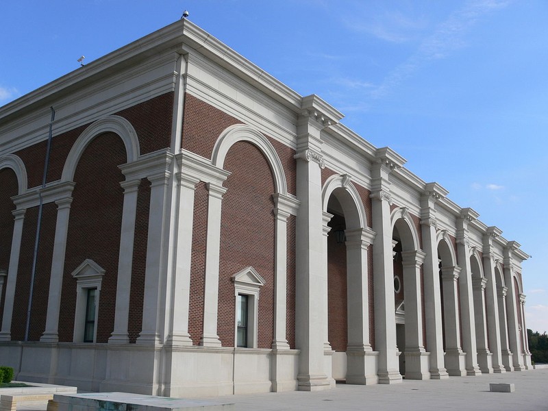 The Meadows Museum is located in this beautiful Georgian-style building, which was constructed in 2001. 