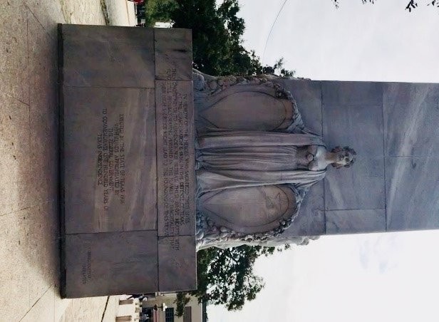 Northern main face: female figure depicting Texas with the shield of the United States and Texas under her arms. 