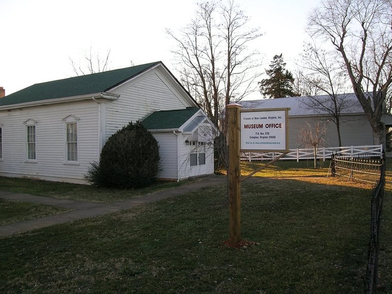 front of the New London United Methodist Church