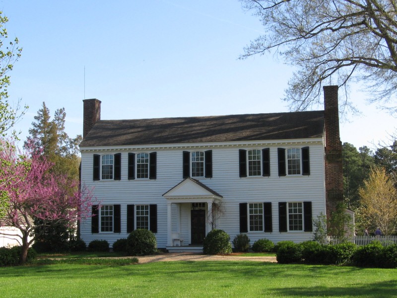 2010 photograph of Bassett Hall (Paul Heulskamp)