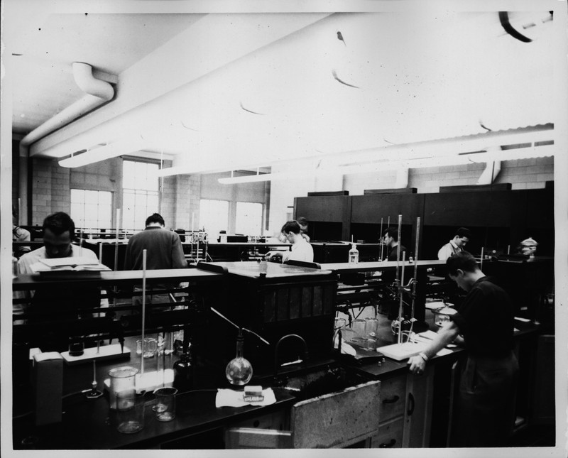 A chemistry lab in 1950. At the time of its opening the Science Building featured state-of-the-art laboratories and other scientific facilities.