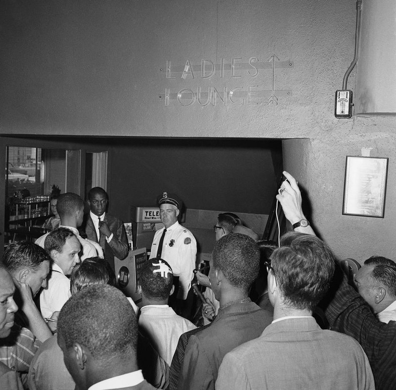 The Alabama state troopers and National Guardsmen escorted the bus to the Mississippi state line and then departed. Mississippi Governor Ross Barnett warns the Freedom Riders to "obey the laws of Mississippi." 
