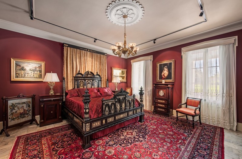 Main bedroom in the mansion 