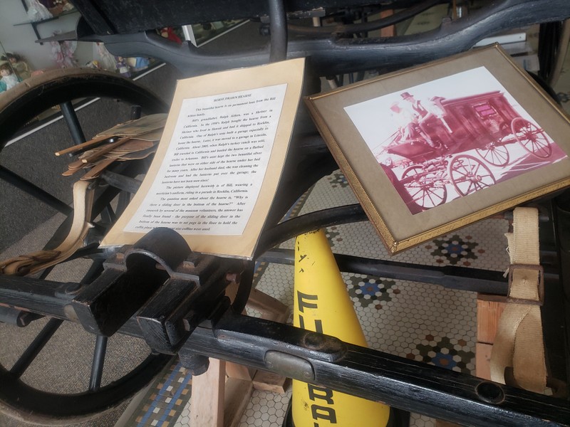 Horse-drawn hearse story and picture in action