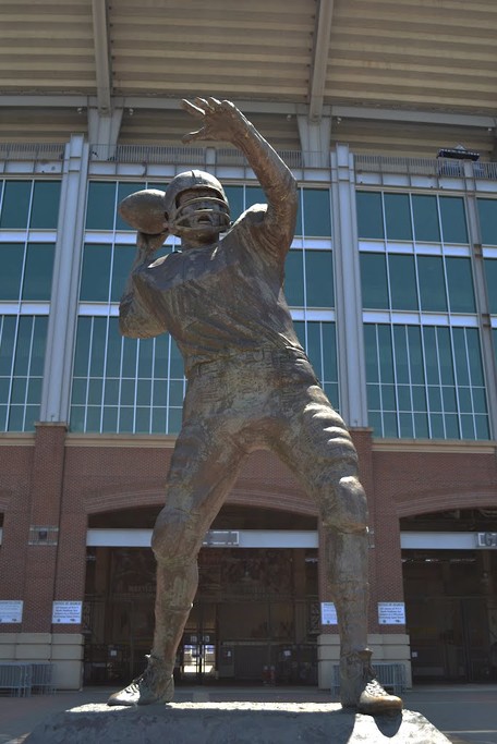 Statue of Baltimore football legend Johnny Unitas at the Ravens