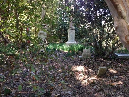 Today, visitors at Mount Locust can see the cemeteries that hold the resting places of the Ferguson-Chamberlain family and the slaves that worked on the property.