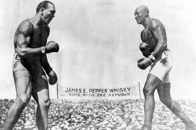 Jeffries (right) and Johnson (left). Johnson would retain the title of heavyweight champion until 1915