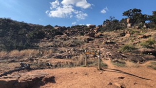 Pathway to main trail. Use this to go to the top of the Enchanted Rock dome.