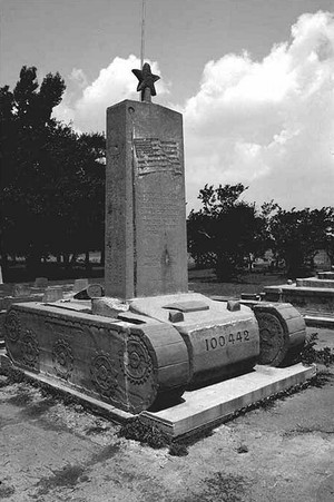 Monument to the Men of the 100th Battalion/442nd Regimental Combat Team, Rohwer Memorial Cemetery. Source: Jeffrey Burton, National Park Service.