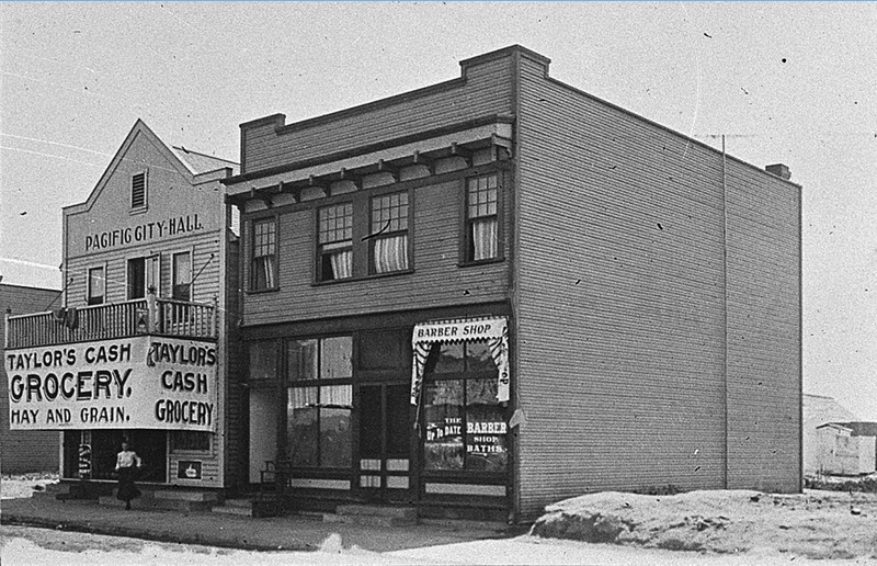 The Pacific City Hall building at 122 Main Street, circa 1903. Photograph courtesy of the Helme-Worthy Collection.