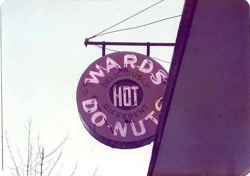 Ward's Do-Nuts sign