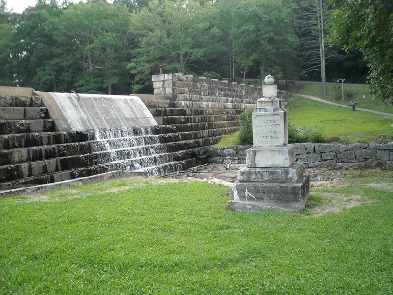 The dam and the monument to the men who built the camp from CCC Raleigh.
Attribution: Tom Hoffman