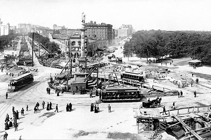 Columbus Monument at the center of subway construction, 1901