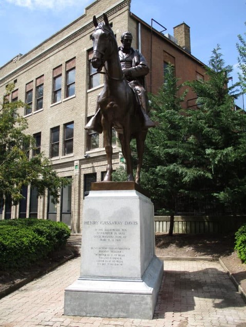 Window, Sculpture, Horse, Landmark