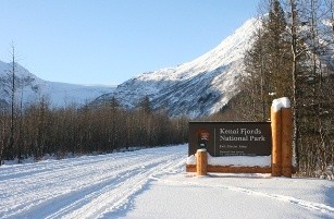 Kenai Fjords National Park sign (photo credit: USDT Volpe Center at https://www.volpe.dot.gov/transportation-planning/public-lands/kenai-fjords-national-park-over-snow-transportation-feasibility)