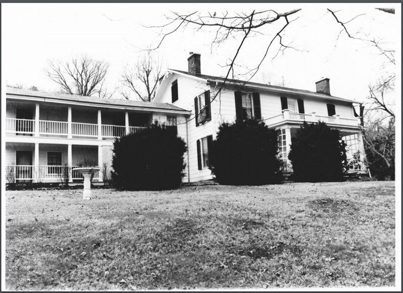 Picture of the house before the remodeling process.