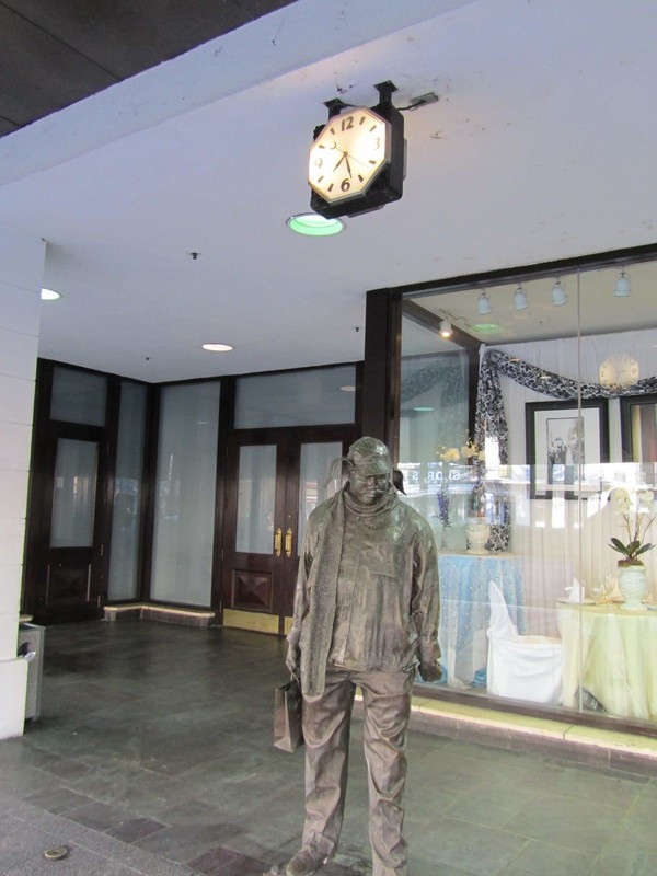 Ceiling, Room, Military uniform, Building