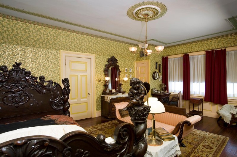 The Master Bedroom: The Italian bed followed Twain his through his adulthood, him even dying in the bed in 1910