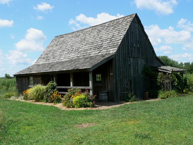 Tours of the farm are available from the Disney museum in Marceline.