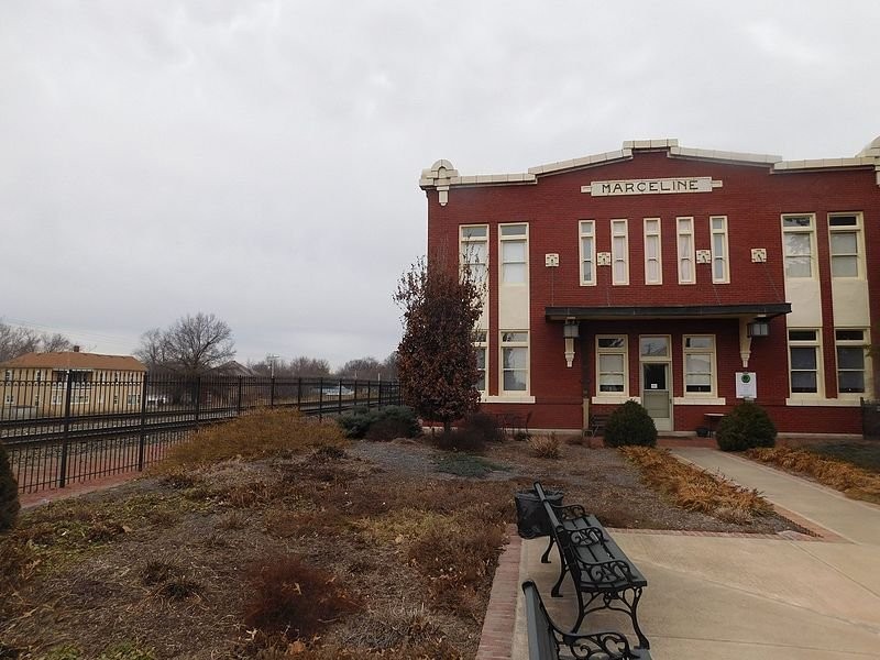 This former railroad depot is now home to a museum that preserves the history of Walt Disney's early life in addition to exhibits related to the history of Marceline. 