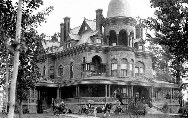 Photograph of the Seiberling Mansion.