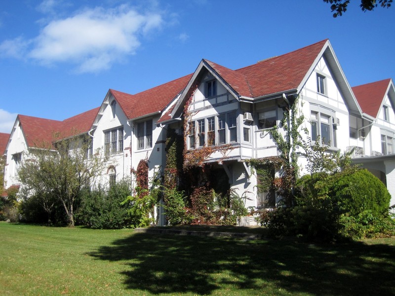 Large View of Roycemore School, Evanston, IL. (Modern Picture)