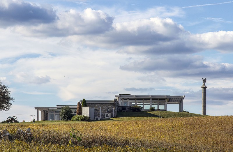 Like over 100 visitor centers constructed in the Mission 66 era, Antietam's Visitor Center is an example of Modernist architecture, which uses simple lines, forms, and materials to create a practical space. Wikimedia Commons.