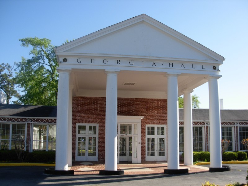 The architecture and design of the colonial administrative building was overseen by Franklin Roosevelt and his favorite architect, Henry Toombs. 